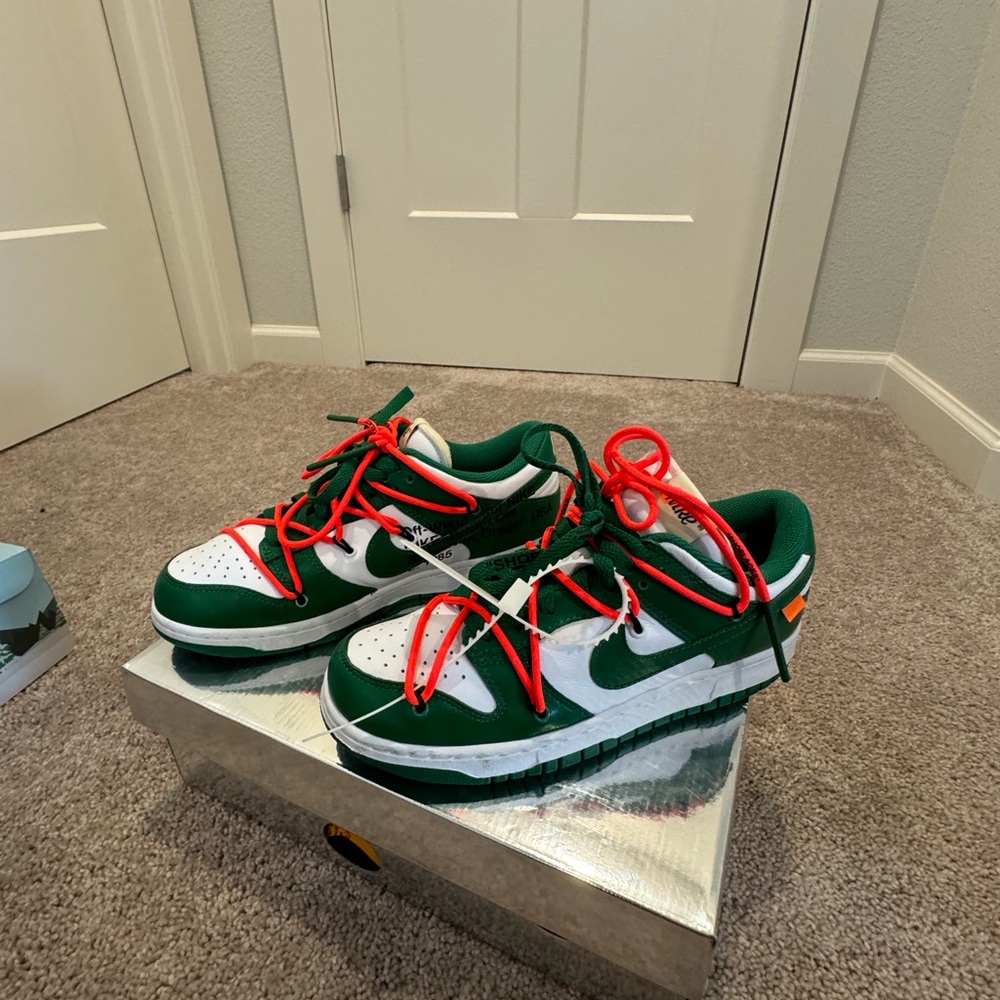 Off-white pine green